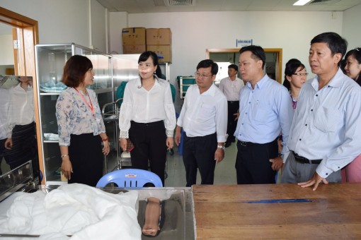 Đoàn giám sát của Hội đồng Nhân dân làm việc với Bệnh viện Đa khoa TP Cần Thơ