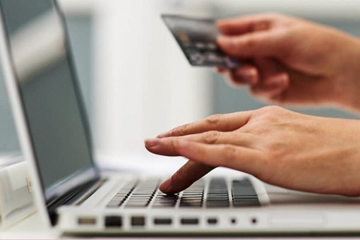 Bắt đối tượng lừa đảo bán hàng hiệu

trên Facebook