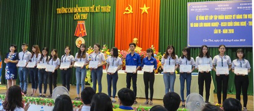 Tạo “cầu nối” việc làm cho học sinh sinh viên