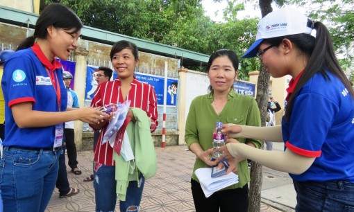 Thứ trưởng Bộ Giáo dục và Đào tạo Nguyễn Văn Phúc thị sát một số điểm thi