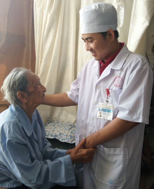 Cụ bà 100 tuổi hồi sinh sau đặt máy tạo nhịp vĩnh viễn