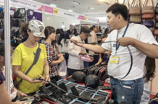 Cuối tuần đi mua hàng Thái