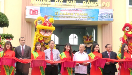 Trường Đại học Nam Cần Thơ đón nhận Giấy chứng nhận kiểm định chất lượng giáo dục