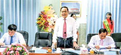 Chủ tịch Ủy ban Trung ương Mặt trận Tổ quốc Việt Nam thăm Trường Đại học Nam Cần Thơ