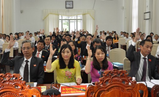 Xem xét, quyết nghị nhiều vấn để quan trọng của thành phố