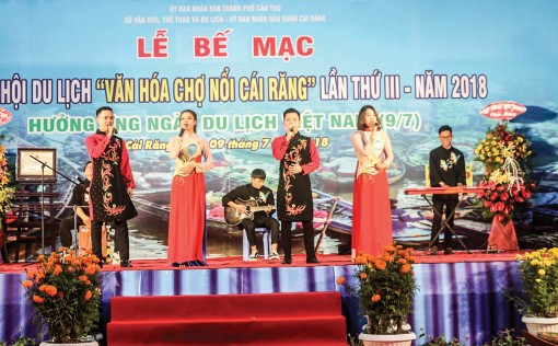 Khoảng 50.000 lượt khách đến tham quan Ngày hội Du lịch Văn hóa Chợ nổi Cái Răng 2018