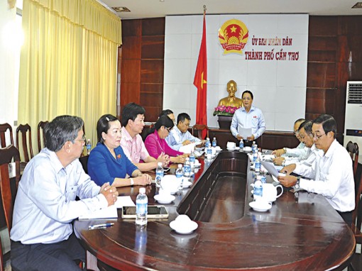 Thảo luận tình hình kinh tế - xã hội của thành phố