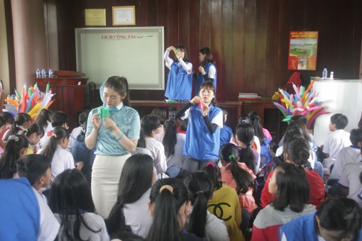 Sinh viên Hàn Quốc thực hiện chương trình công tác xã hội tại Cần Thơ