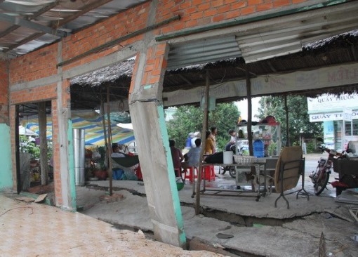 Long An: Sụt lún nghiêm trọng trên tuyến kênh Dương Văn Dương