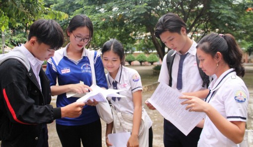 3 bài thi 10 điểm; 106 bài thi từ 9,5 điểm trở lên