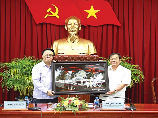 Đoàn công tác Ban Đối ngoại Trung ương làm việc với lãnh đạo thành phố