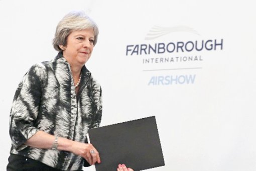 Thủ tướng Anh tiếp tục gặp khó