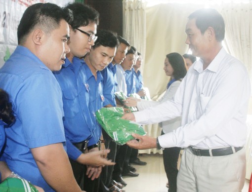 Ra quân chiến dịch tình nguyện “Kỳ nghỉ hồng”