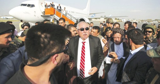 Phó Tổng thống Afghanistan 
hồi hương trong bạo lực