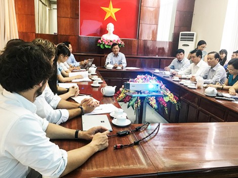 Tháng 1-2019 thí điểm thu gom

tự động rác nổi trên sông
