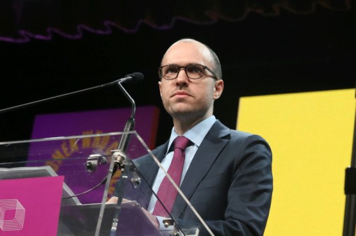 Ông Trump lại “hục hặc” với truyền thông