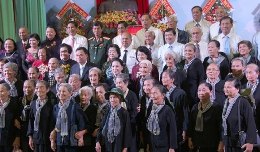 Bến Tre kỷ niệm 50 năm được tuyên dương “Anh dũng đồng khởi, thắng Mỹ diệt ngụy”