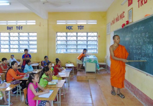 ការបង្រៀនអក្សរខ្មែរឱកាសវិស្សមកាល នៅខេត្តសុកត្រាំង