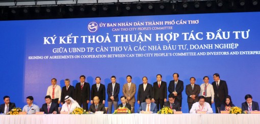 Trao quyết định chấp thuận đầu tư và tôn vinh các doanh nghiệp đầu tư tại TP Cần Thơ