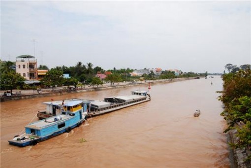 Lũ tiếp tục lên nhanh