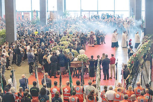 Vụ sập cầu cạn tại Ý:

Autostrade per l’Italia

chi 500 triệu euro hỗ trợ Genoa