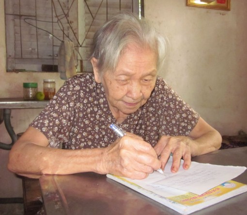 Trợ giúp 2 hoàn cảnh neo đơn, bệnh tật