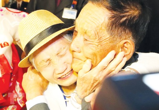 Cảm xúc vỡ òa trong ngày đoàn tụ liên Triều