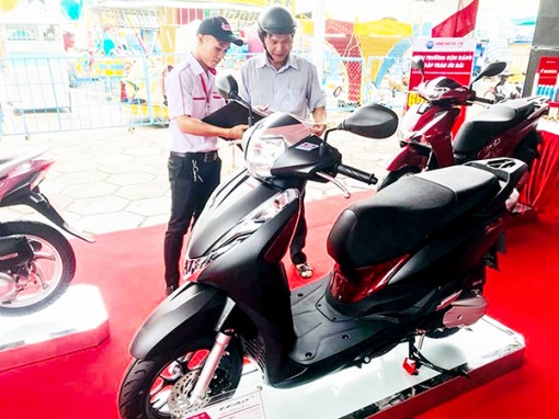 Thị trường xe máy sôi động với loạt mẫu mới