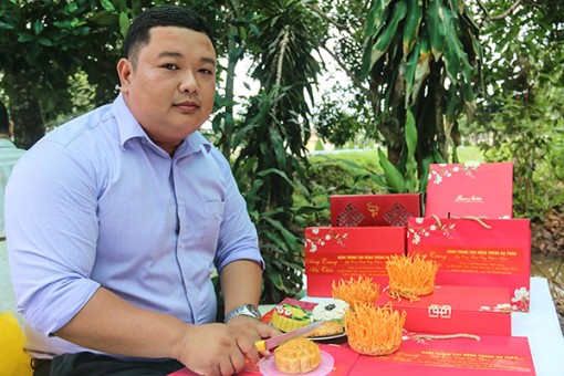 Độc đáo bánh trung thu Đông trùng hạ thảo