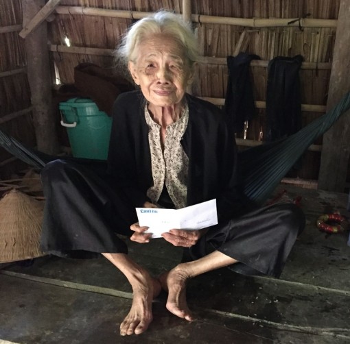 Giúp đỡ 2 hoàn cảnh khó khăn