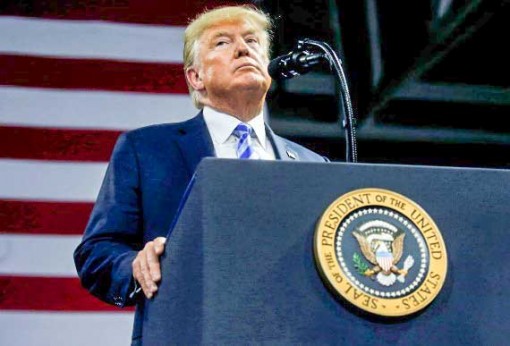 Ông Trump cảnh báo các “đại gia” truyền thông