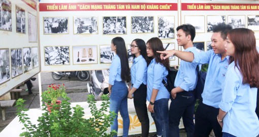 Nhớ mãi mùa thu lịch sử