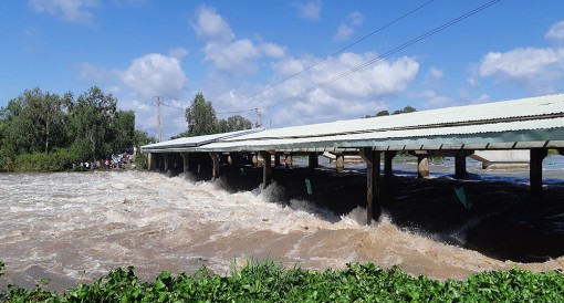 Vận hành xả lũ 2 đập tràn Tha La và Trà Sư