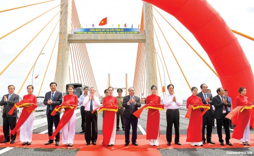 Thủ tướng Nguyễn Xuân Phúc phát lệnh thông xe tuyến cao tốc Hạ Long - Hải Phòng