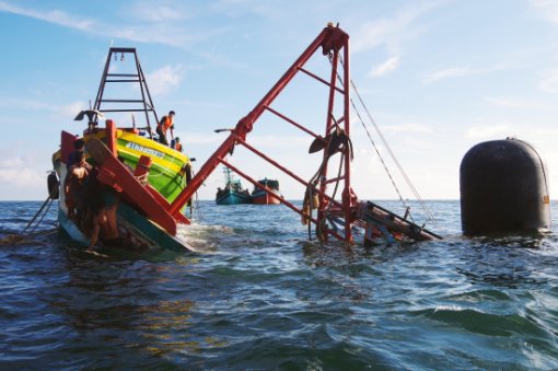 Cà Mau: Cứu 4 thuyền viên trôi dạt trên biển, vẫn còn 3 người mất tích