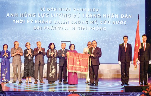 Thủ tướng Nguyễn Xuân Phúc dự lễ trao danh hiệu Anh hùng Lực lượng vũ trang nhân dân cho Đài Phát thanh Giải phóng