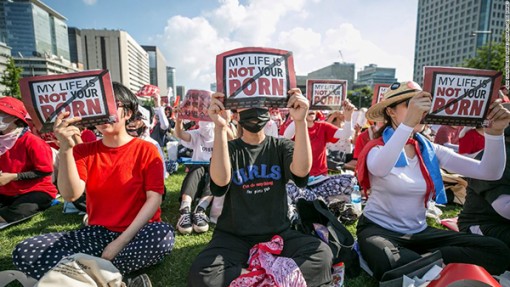 Hàn Quốc tuyên chiến với nạn quay lén phụ nữ