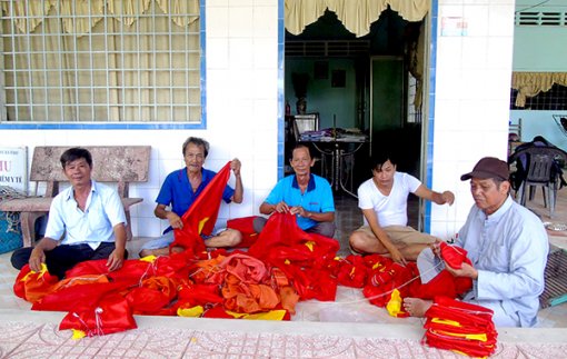 Hết lòng vì dân