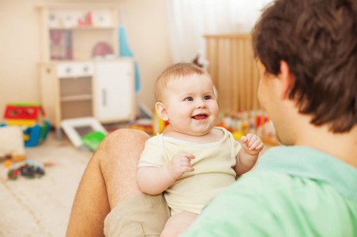 Trò chuyện với trẻ giúp tăng cường trí thông minh về sau