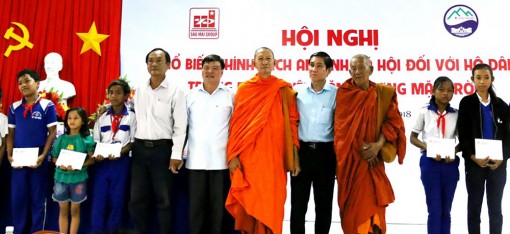 Tài trợ học bổng cho học sinh, sinh viên, tạo cơ hội việc làm
cho người dân có đất nằm trong Dự án Điện năng lượng mặt trời