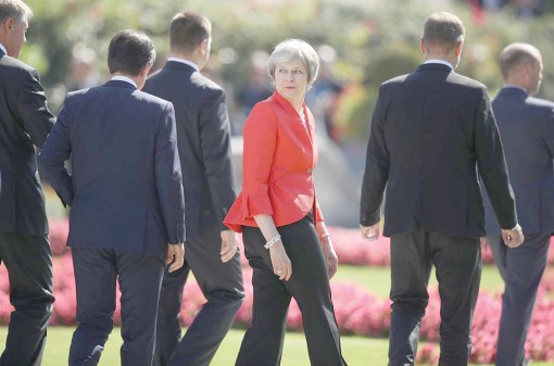 Thủ tướng May quyết không lùi bước trước EU