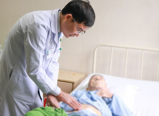 Cứu sống cụ ông 101 tuổi bị thoát vị bẹn nghẹt