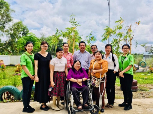 Bàn giao Sáng kiến “Không gian xanh Trường dạy nghề
cho người khuyết tật”