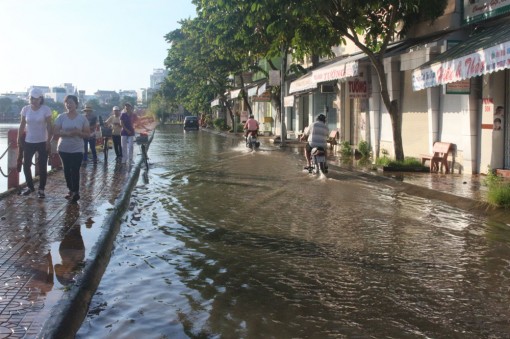 Triều cường lên cao, cảnh báo rủi ro thiên tai mức độ 3