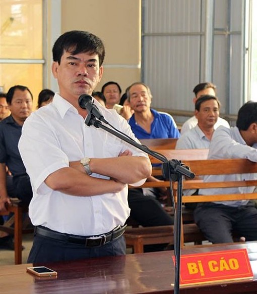 Hoãn xét xử vụ Trưởng phòng đe dọa giết Hiệu trưởng