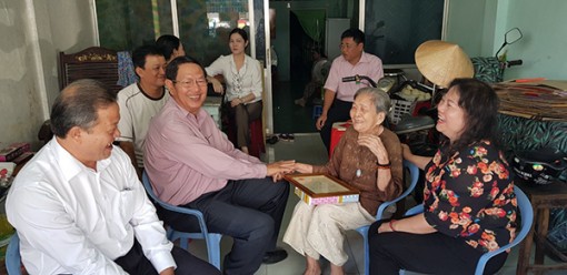 Lãnh đạo thành phố mừng thọ các cụ cao tuổi