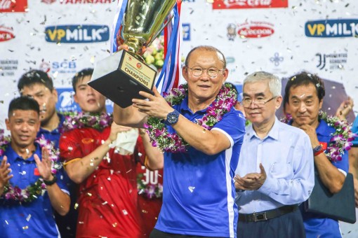 Sức ép sau 10 năm vô địch AFF Cup!