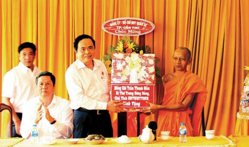 Chủ tịch Ủy ban Trung ương Mặt trận Tổ quốc Việt Nam chúc mừng Lễ Sene Dolta