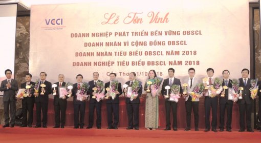 Vinh danh 131 doanh nghiệp, doanh nhân ĐBSCL