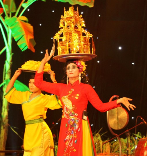 Nặng lòng với múa dân gian